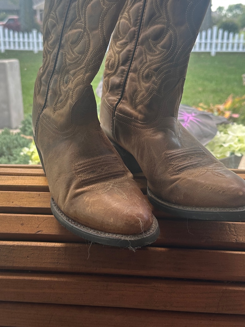 Women’s slightly used size 10 Laredo Brown Embroidered Western Boots